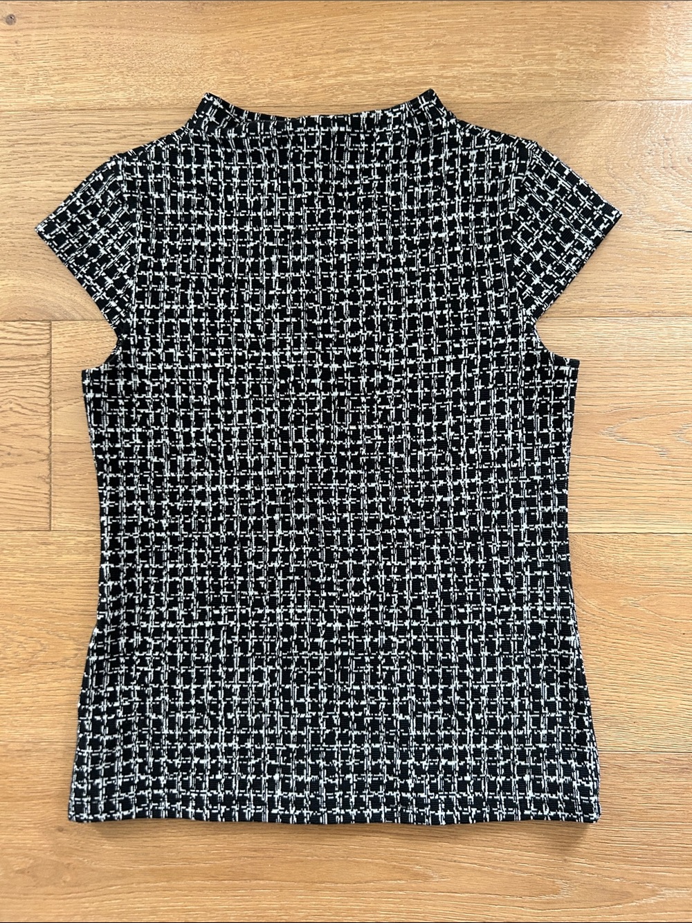 Ann Taylor Black and White Textured Short Sleeve Tee